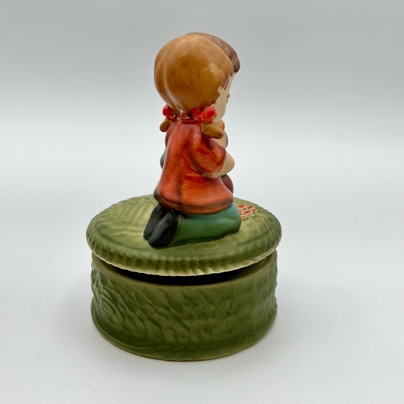 Sankyo Praying Children Rotating Music Box Plays Go To Sleep Kneeling Boy & Girl - Picture 7 of 10